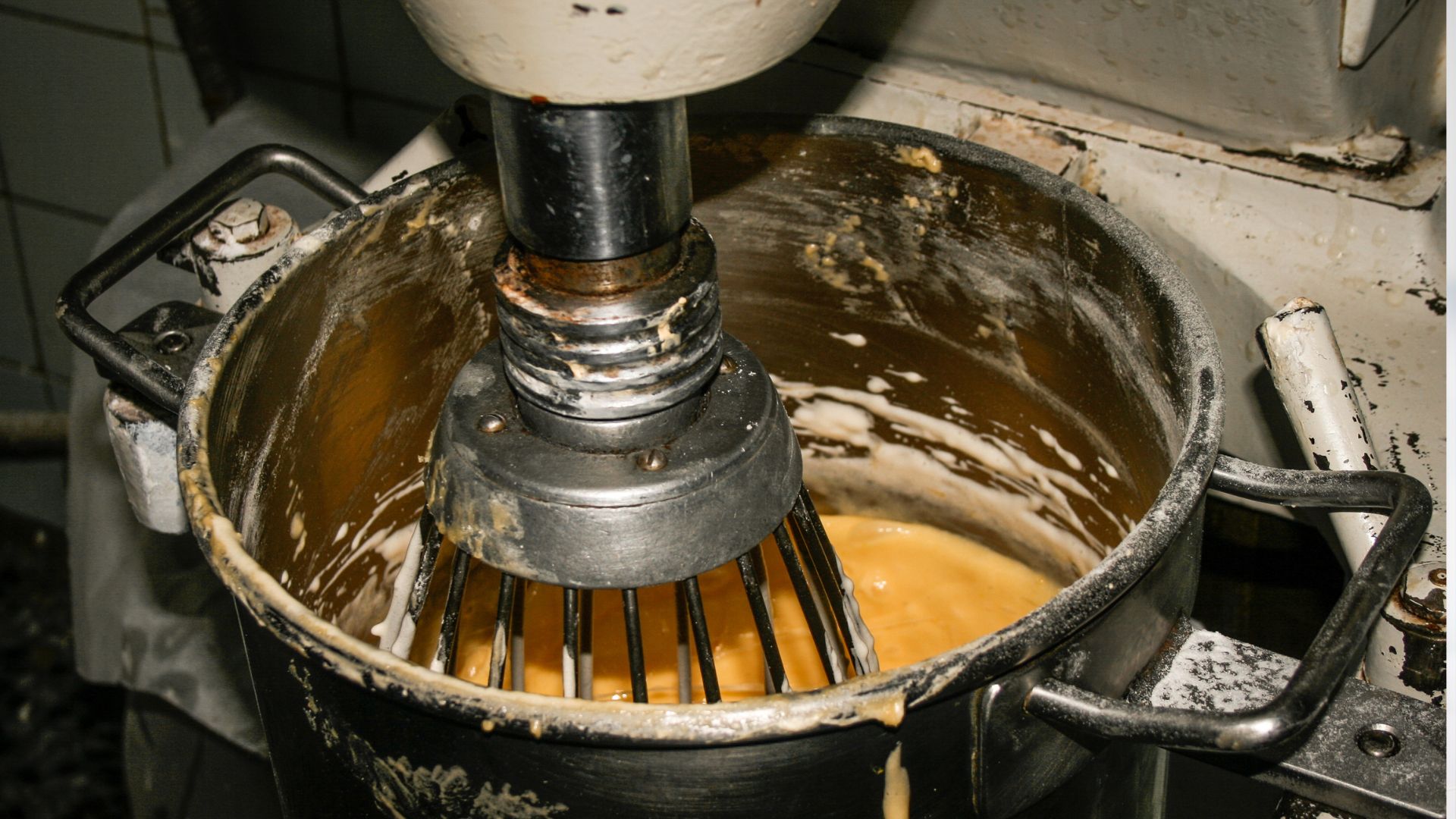 Industrial-blender-stirring-a-pastry-dough