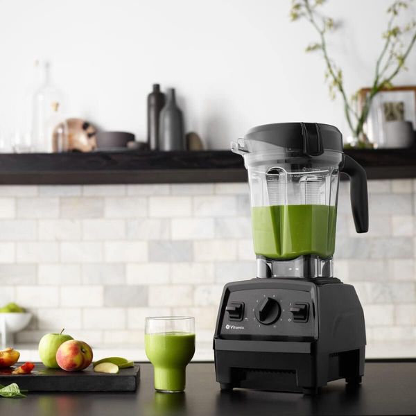 Vitamix E320 on table During Review